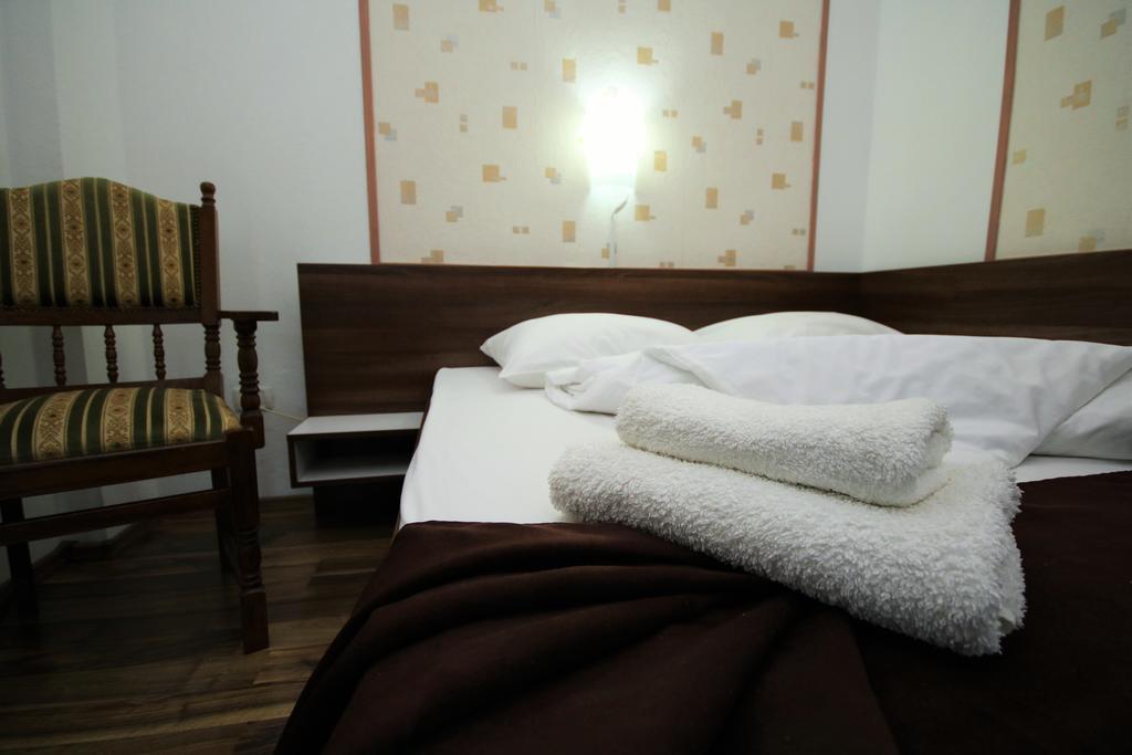 Pensiunea Eden Băile Olăneşti Екстериор снимка