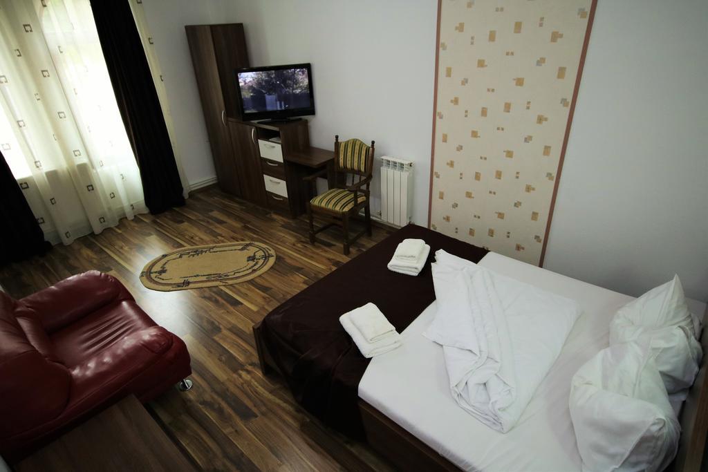Pensiunea Eden Băile Olăneşti Екстериор снимка